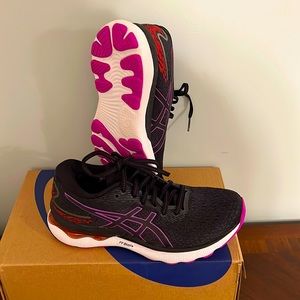 Women’s ASICS Gel-Nimbus 24 Running shoes size 5.5